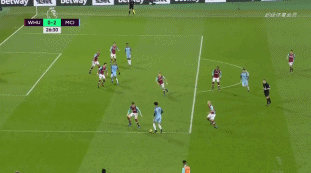 [图]莱昂纳多梅开二度 上海海港险胜武汉三镇