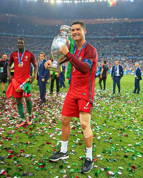 早报 ｜ 曼联2比2伯恩利；曼城1比1布莱顿；富勒姆2比1切尔西！