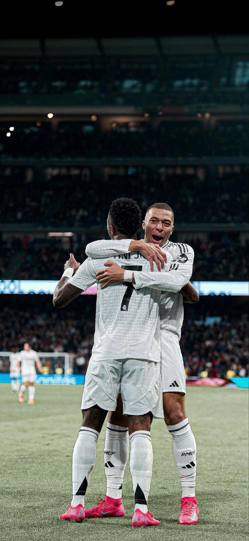 长时间玩电脑运动不足？高价奇思妙想先引体向上才能玩